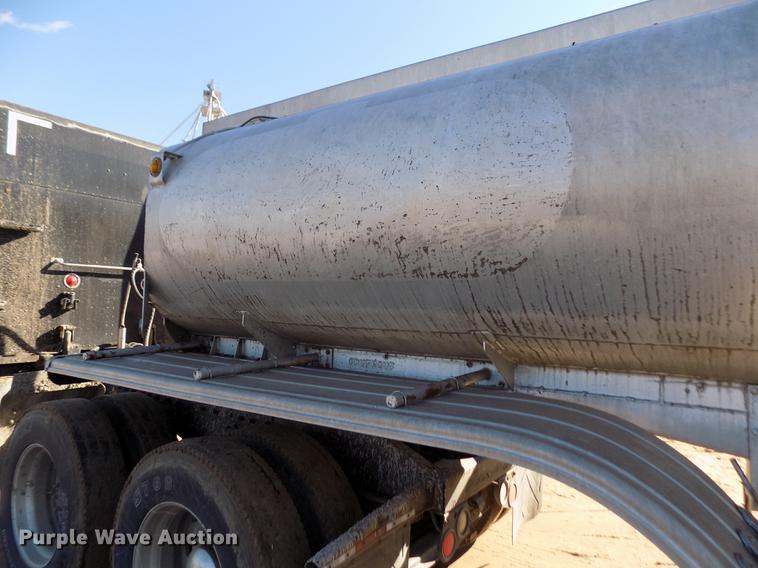 image for item DF2839 1956 Fruehauf tank trailer