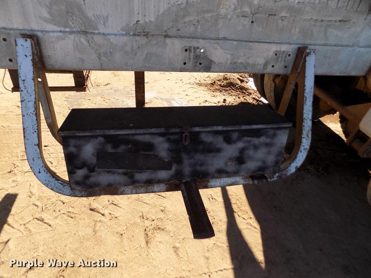 image for item DF2839 1956 Fruehauf tank trailer