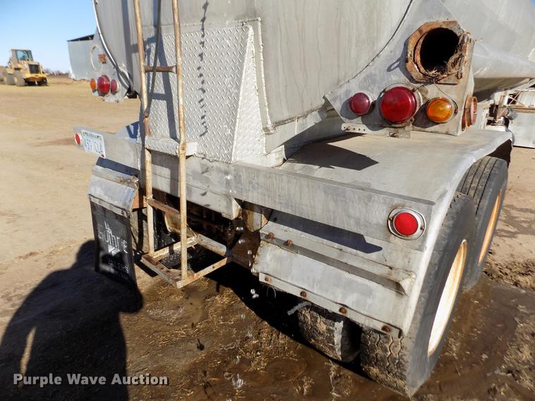 image for item DF2839 1956 Fruehauf tank trailer