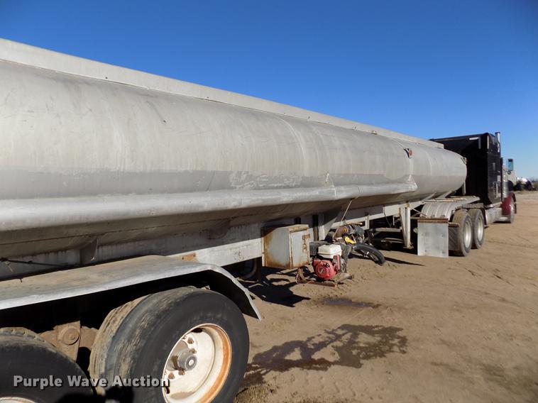 image for item DF2839 1956 Fruehauf tank trailer