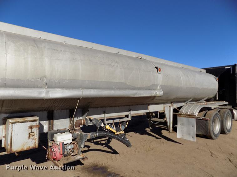 image for item DF2839 1956 Fruehauf tank trailer
