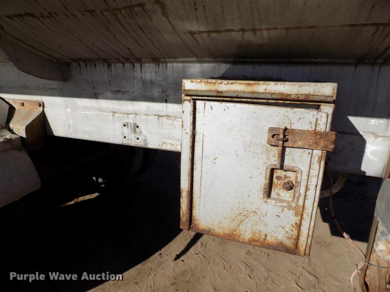 image for item DF2839 1956 Fruehauf tank trailer