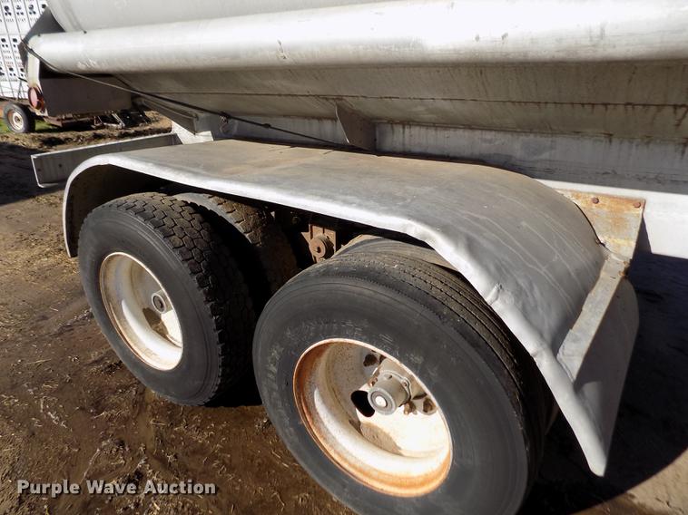 image for item DF2839 1956 Fruehauf tank trailer