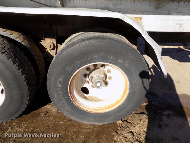 image for item DF2839 1956 Fruehauf tank trailer