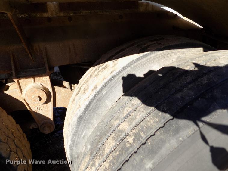 image for item DF2839 1956 Fruehauf tank trailer