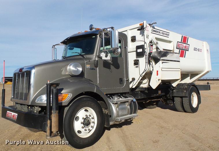 image for item DF2840 2016 Peterbilt 337 feed mixer truck