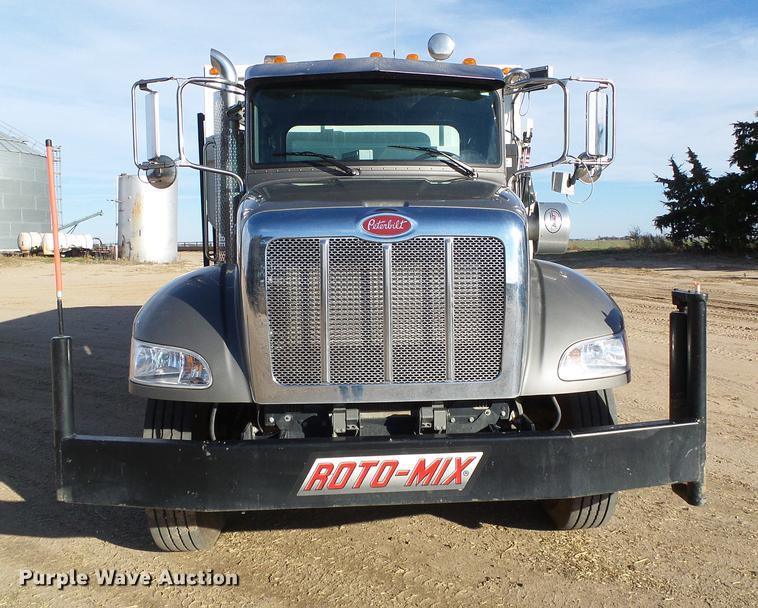 image for item DF2840 2016 Peterbilt 337 feed mixer truck