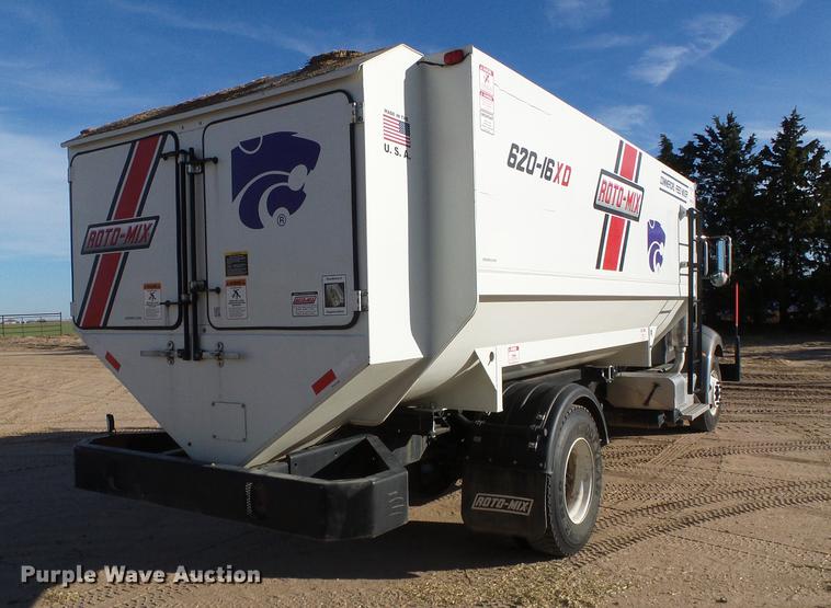 image for item DF2840 2016 Peterbilt 337 feed mixer truck