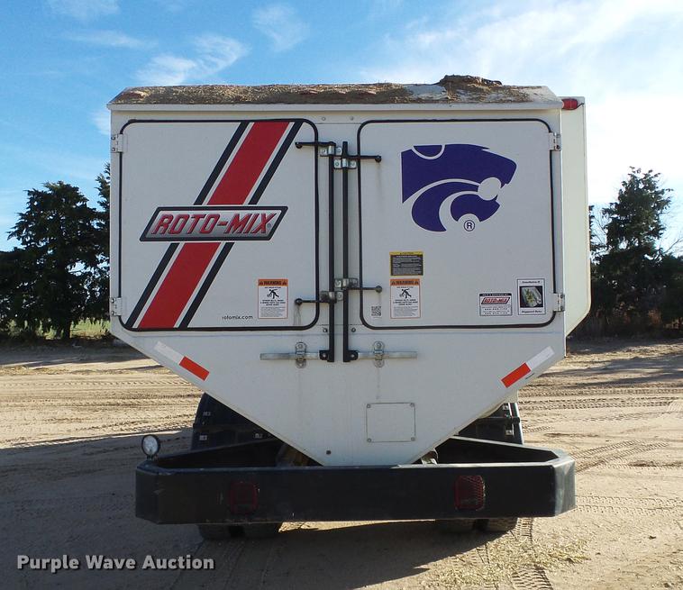 image for item DF2840 2016 Peterbilt 337 feed mixer truck