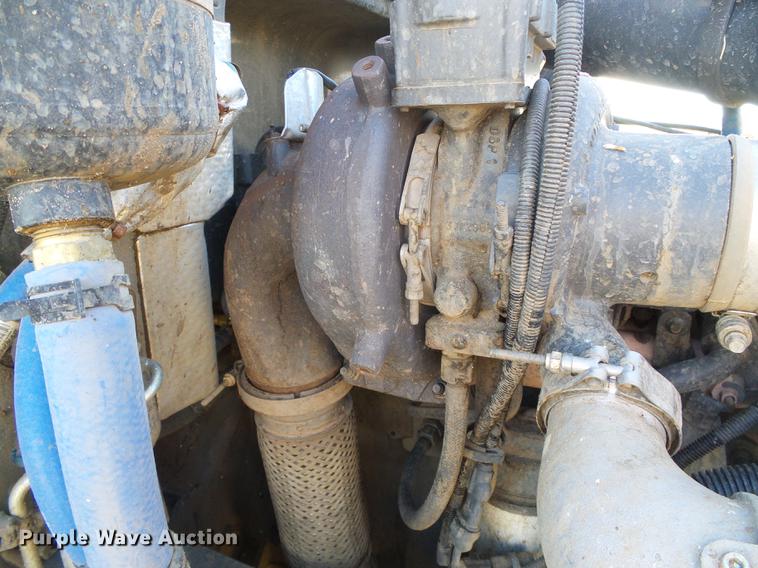 image for item DF2840 2016 Peterbilt 337 feed mixer truck