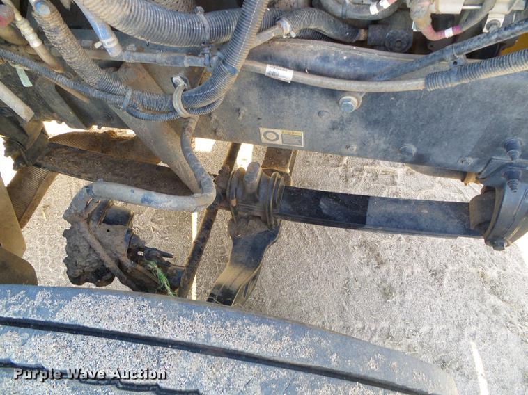 image for item DF2840 2016 Peterbilt 337 feed mixer truck