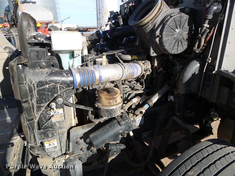 image for item DF2840 2016 Peterbilt 337 feed mixer truck