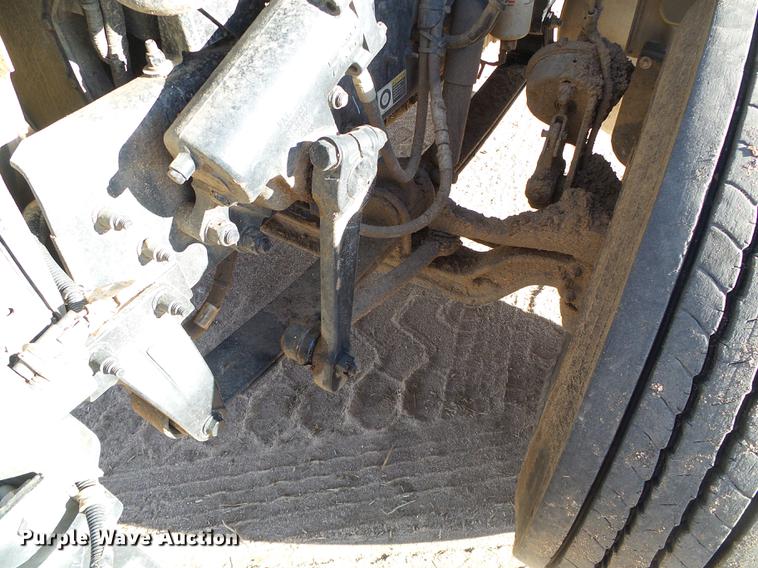 image for item DF2840 2016 Peterbilt 337 feed mixer truck