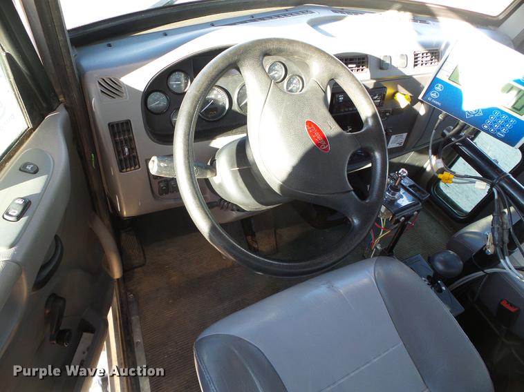 image for item DF2840 2016 Peterbilt 337 feed mixer truck