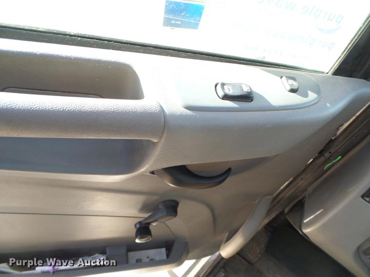 image for item DF2840 2016 Peterbilt 337 feed mixer truck