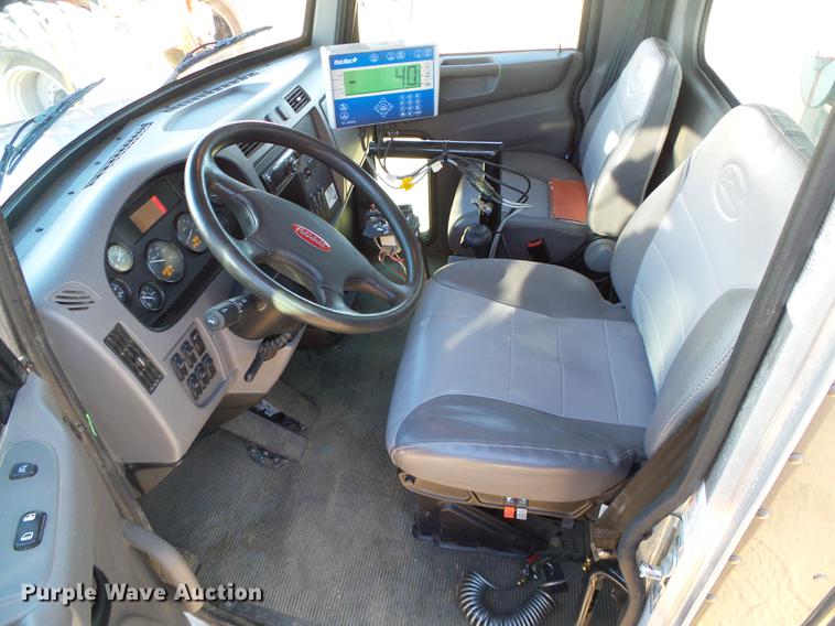 image for item DF2840 2016 Peterbilt 337 feed mixer truck