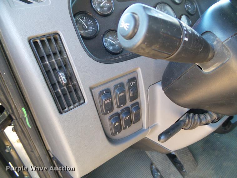 image for item DF2840 2016 Peterbilt 337 feed mixer truck