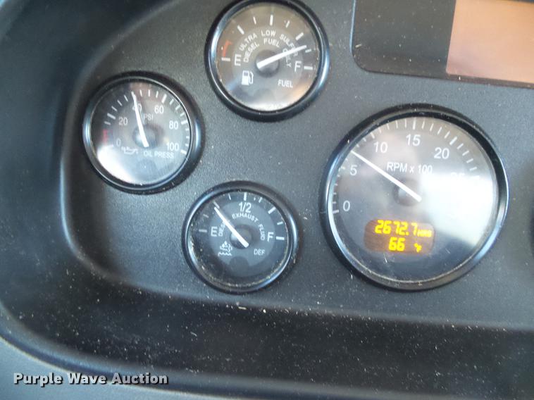 image for item DF2840 2016 Peterbilt 337 feed mixer truck