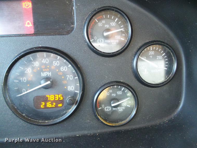 image for item DF2840 2016 Peterbilt 337 feed mixer truck