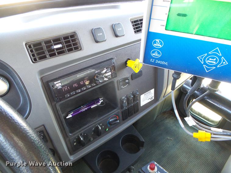 image for item DF2840 2016 Peterbilt 337 feed mixer truck