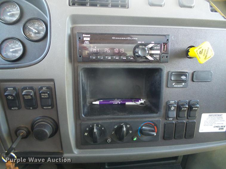 image for item DF2840 2016 Peterbilt 337 feed mixer truck