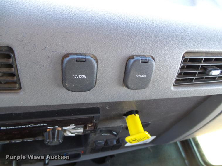 image for item DF2840 2016 Peterbilt 337 feed mixer truck