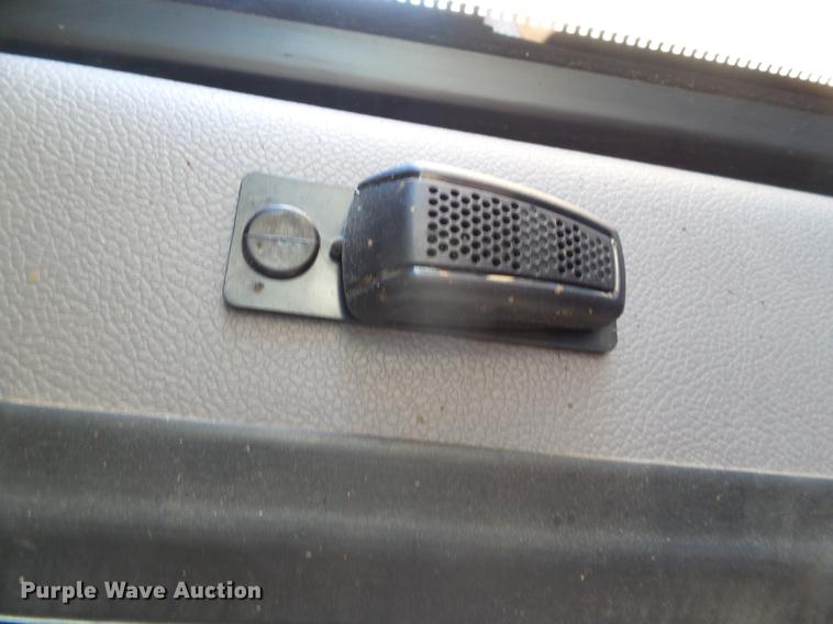 image for item DF2840 2016 Peterbilt 337 feed mixer truck