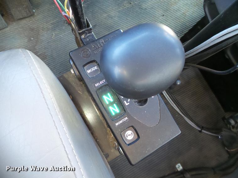 image for item DF2840 2016 Peterbilt 337 feed mixer truck