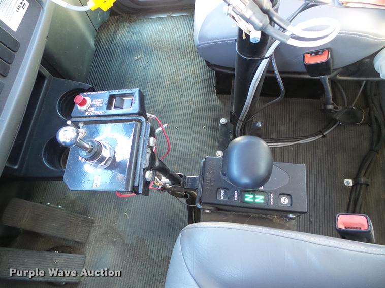 image for item DF2840 2016 Peterbilt 337 feed mixer truck