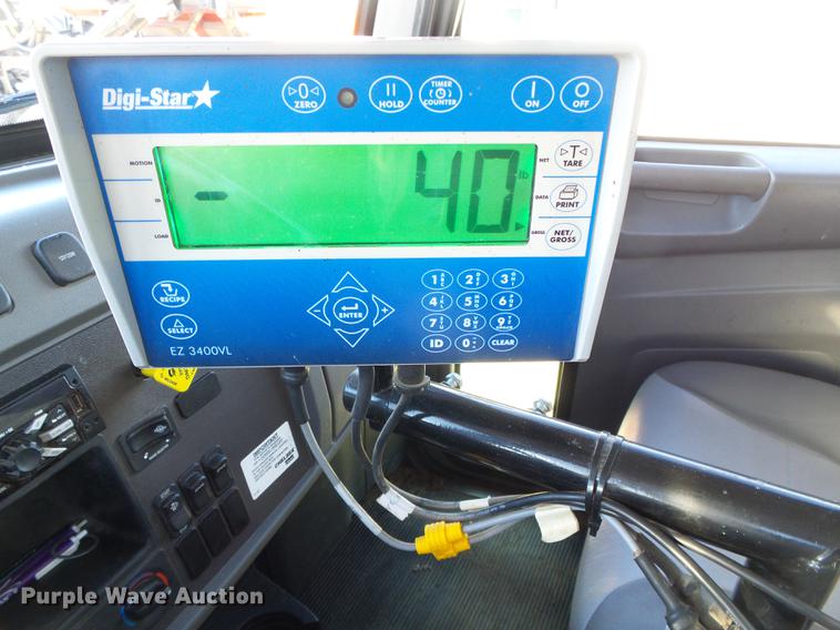 image for item DF2840 2016 Peterbilt 337 feed mixer truck