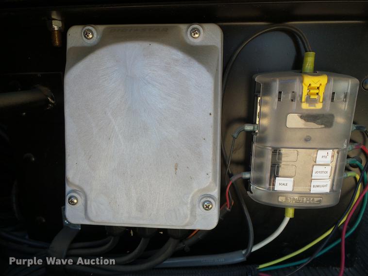 image for item DF2840 2016 Peterbilt 337 feed mixer truck