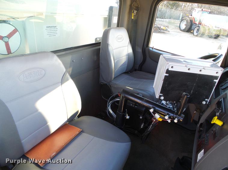 image for item DF2840 2016 Peterbilt 337 feed mixer truck