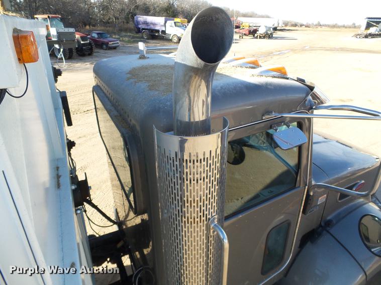 image for item DF2840 2016 Peterbilt 337 feed mixer truck