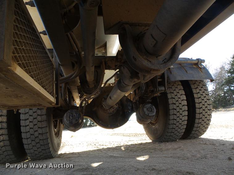 image for item DF2840 2016 Peterbilt 337 feed mixer truck