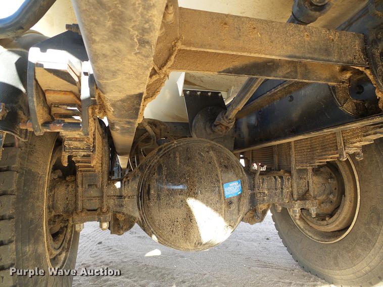 image for item DF2840 2016 Peterbilt 337 feed mixer truck