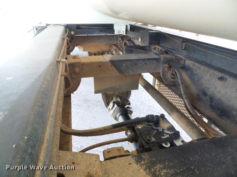 image for item DF2840 2016 Peterbilt 337 feed mixer truck