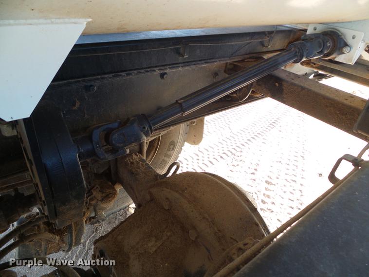 image for item DF2840 2016 Peterbilt 337 feed mixer truck