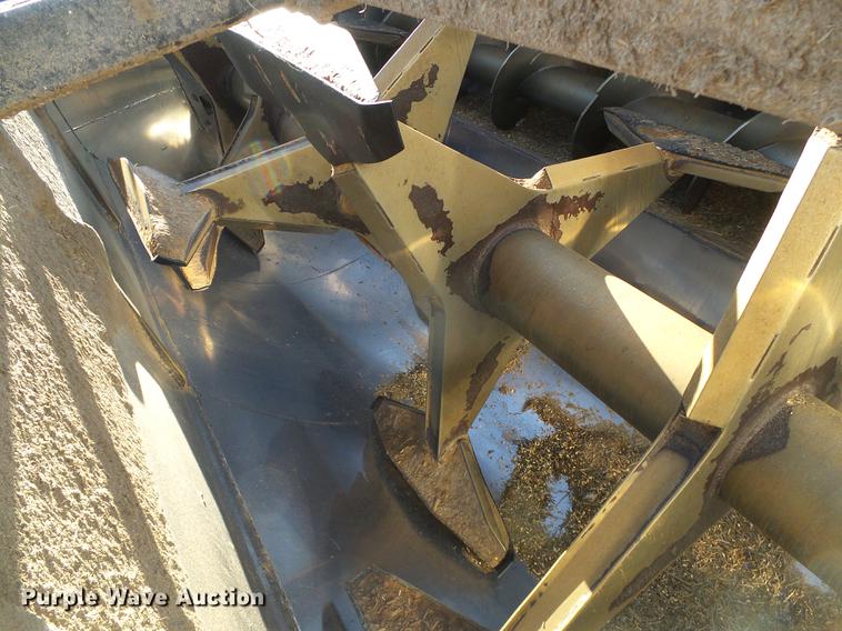 image for item DF2840 2016 Peterbilt 337 feed mixer truck