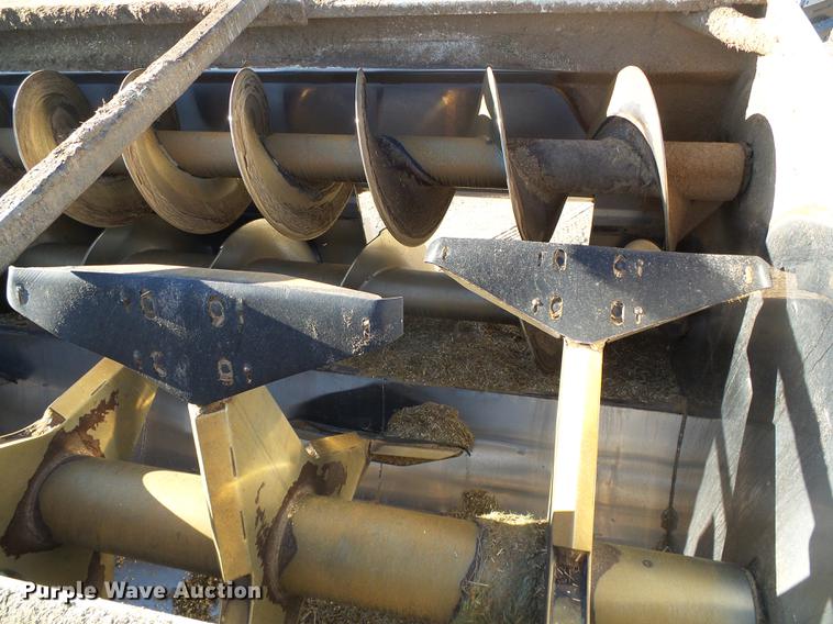 image for item DF2840 2016 Peterbilt 337 feed mixer truck