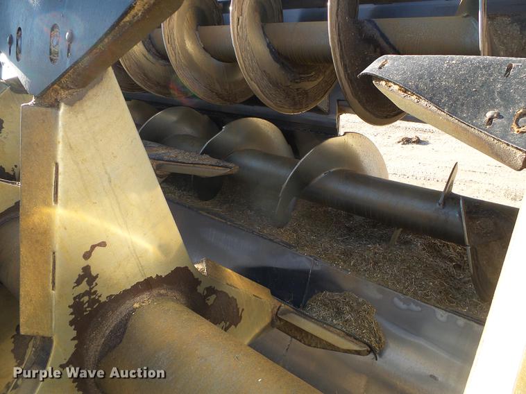 image for item DF2840 2016 Peterbilt 337 feed mixer truck