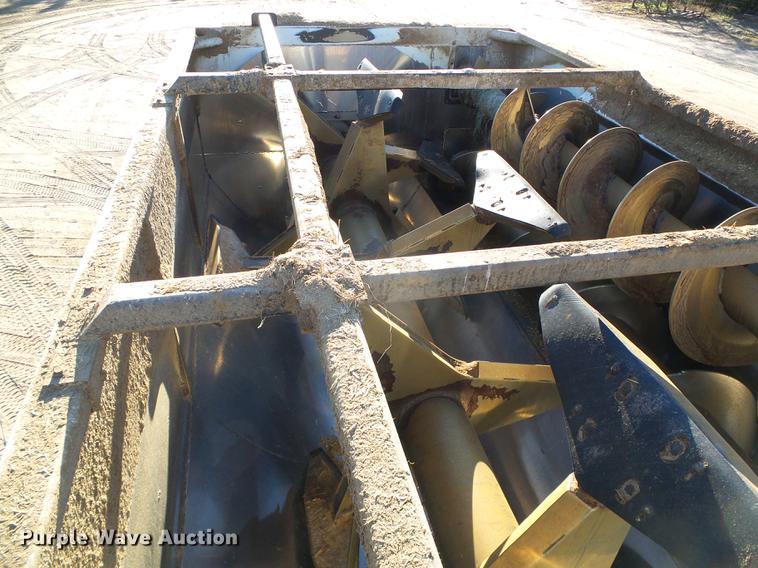 image for item DF2840 2016 Peterbilt 337 feed mixer truck