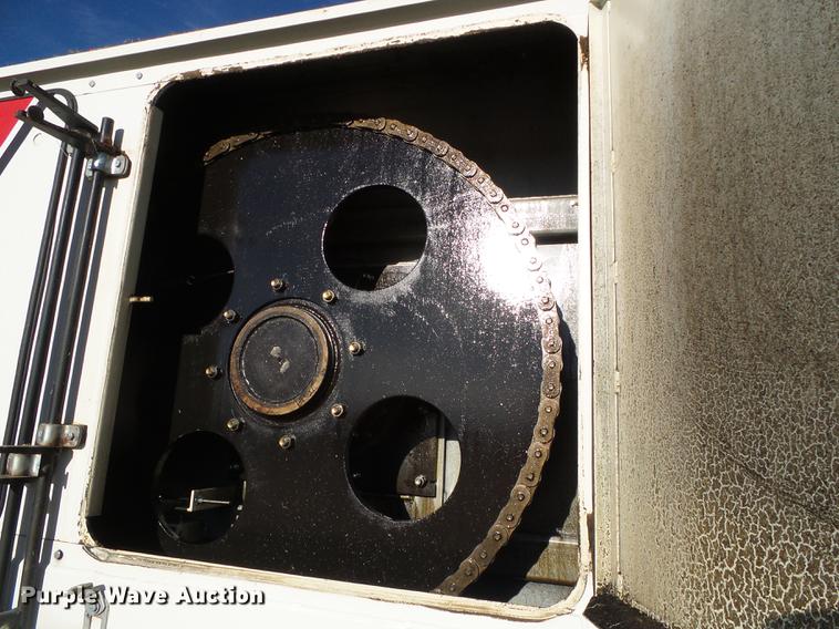 image for item DF2840 2016 Peterbilt 337 feed mixer truck