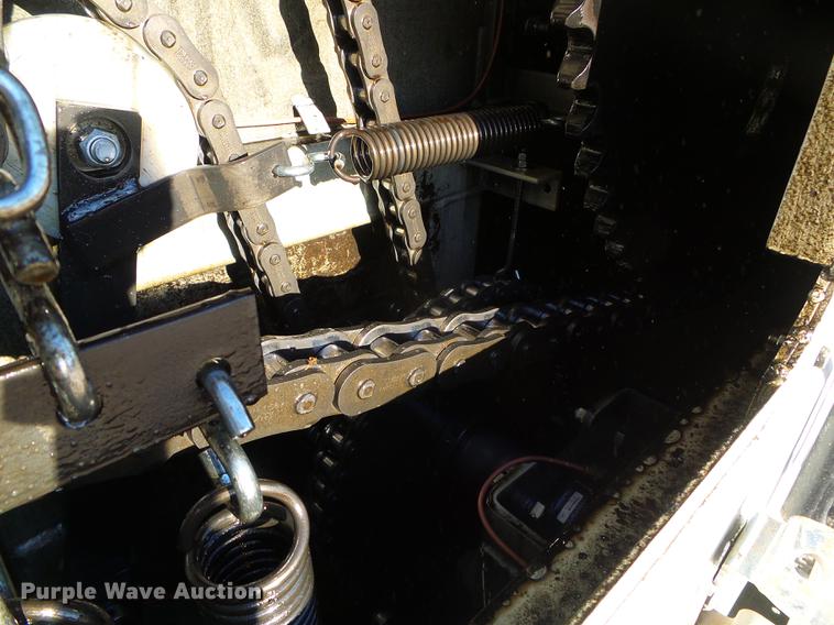 image for item DF2840 2016 Peterbilt 337 feed mixer truck