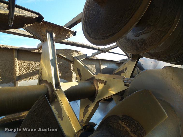 image for item DF2840 2016 Peterbilt 337 feed mixer truck