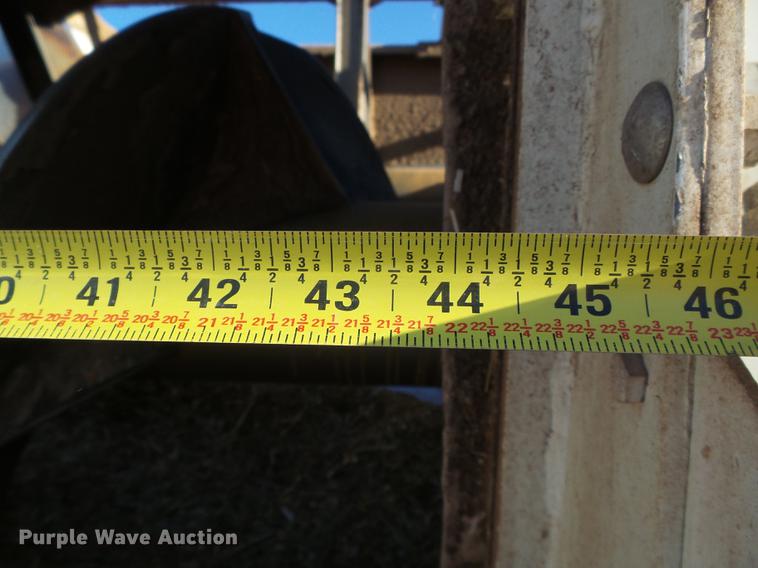 image for item DF2840 2016 Peterbilt 337 feed mixer truck