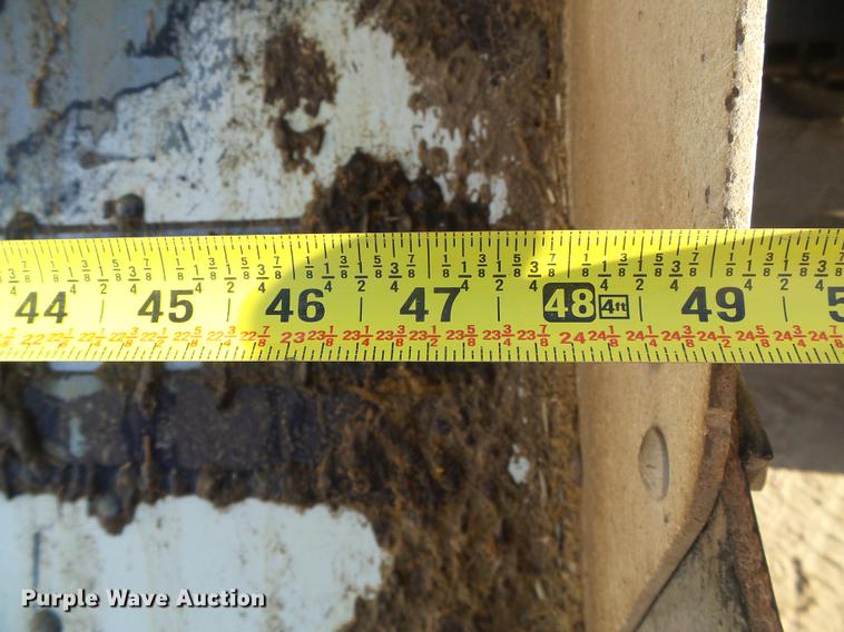 image for item DF2840 2016 Peterbilt 337 feed mixer truck