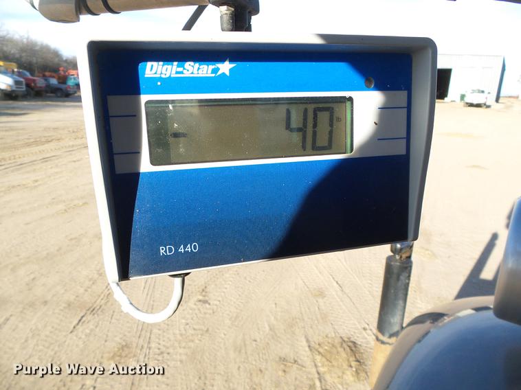 image for item DF2840 2016 Peterbilt 337 feed mixer truck