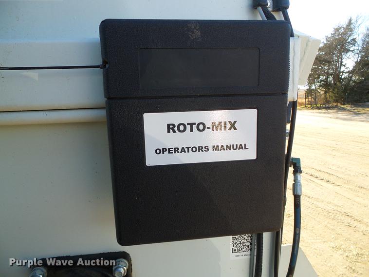 image for item DF2840 2016 Peterbilt 337 feed mixer truck