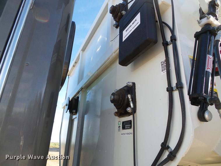 image for item DF2840 2016 Peterbilt 337 feed mixer truck