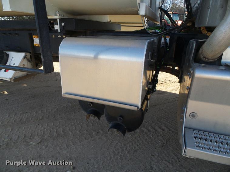 image for item DF2840 2016 Peterbilt 337 feed mixer truck